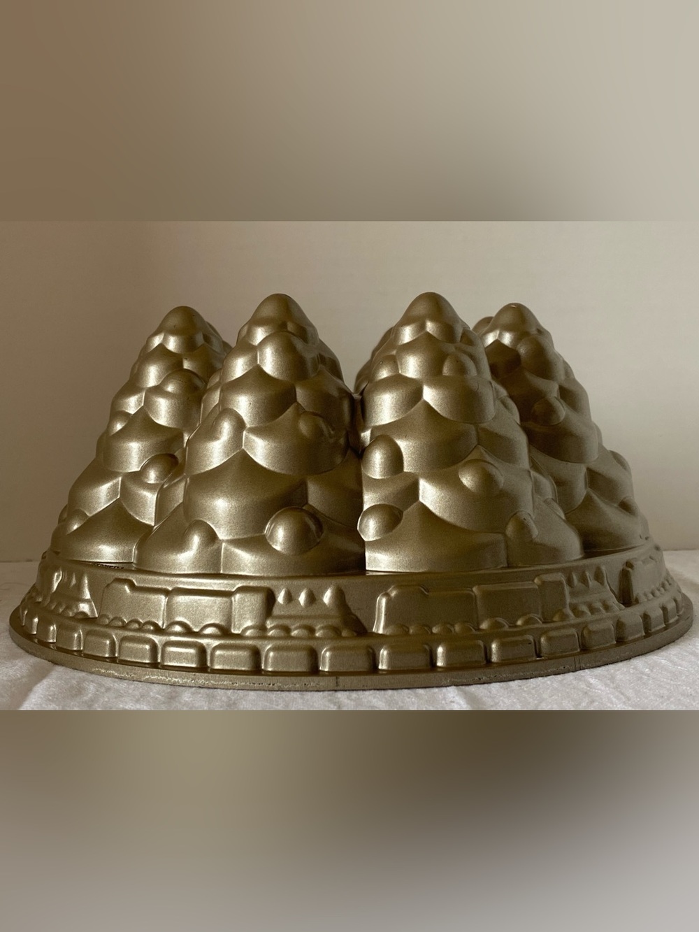 Nordic Ware Holiday Christmas Tree Bundt Cake Baking Pan 10 Cup Made in USA